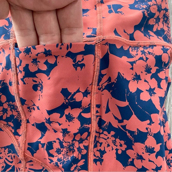 Lululemon Final Lap Crop *23"
Efflorescent Dark Canyon Onyx Blue size 4 - Picture 13 of 15